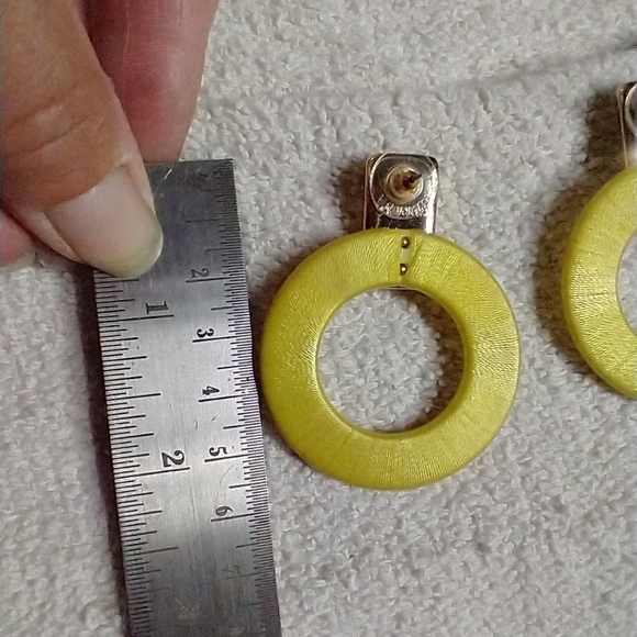 Large huge yellow 🟡 bright 😎 threads cloth dangle post earrings - Picture 2 of 3
